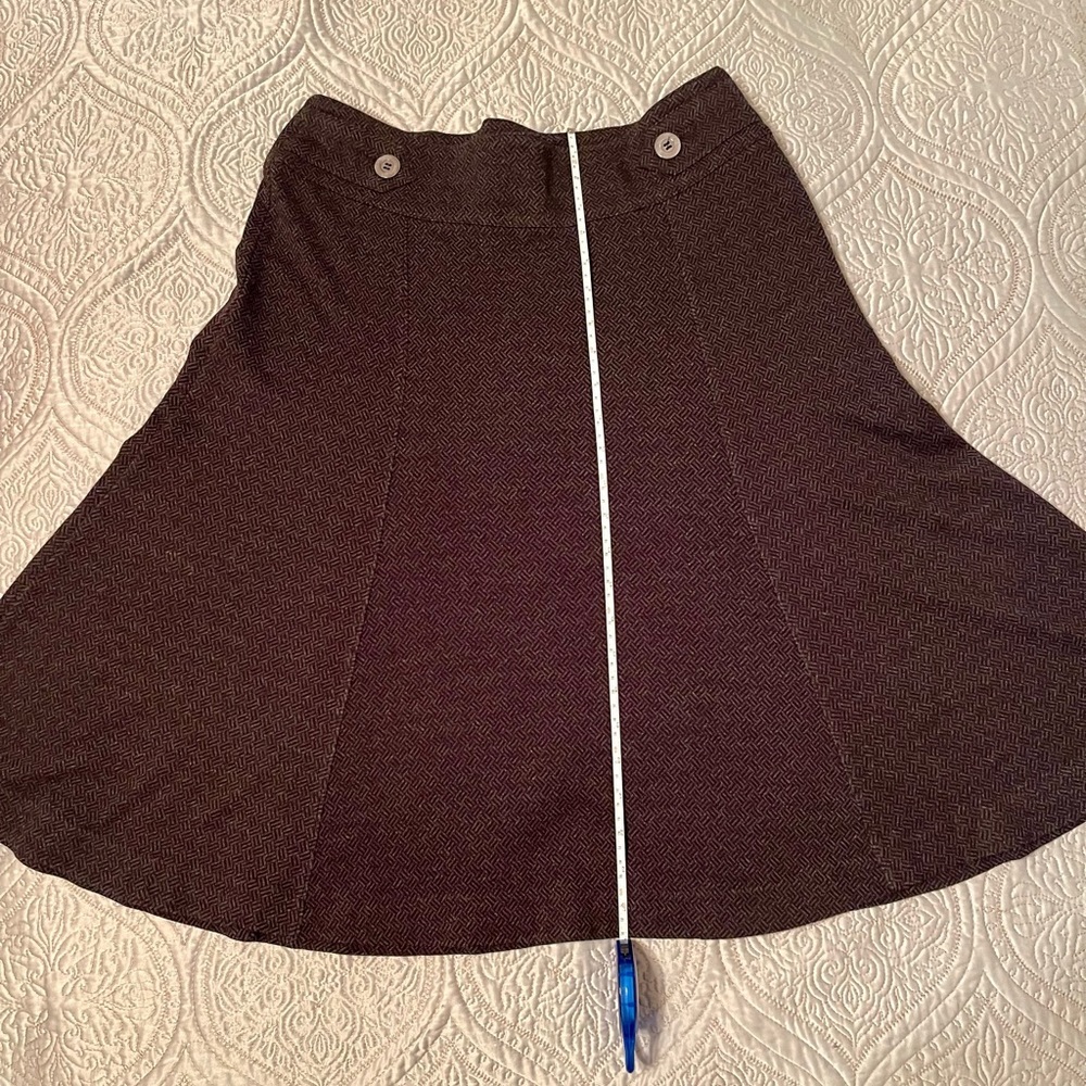 Ann Taylor black patterned skirt with a flair size 8 - Picture 3 of 5